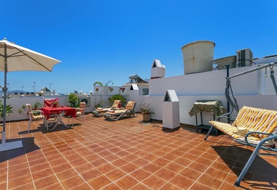 Property building, Balcony/Terrace, Living room