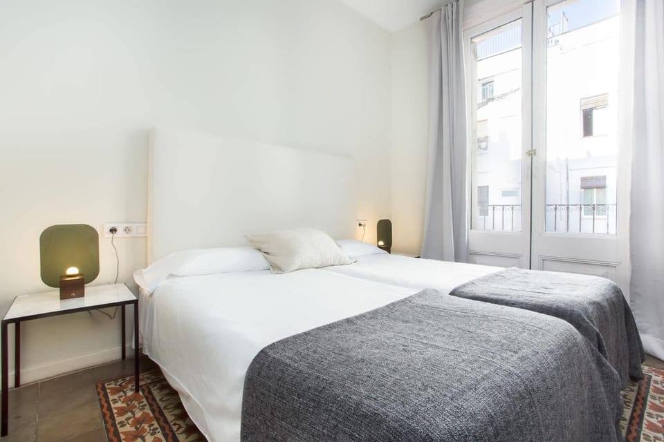 The Collection Barcelona - 4bedroom apart with balcony in Las Ramblas 1 1 Apartment in Barcelona