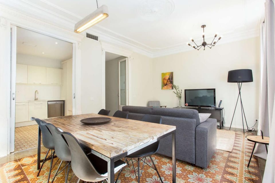The Collection Barcelona - 4bedroom apart with balcony in Las Ramblas 1 1 Apartment in Barcelona