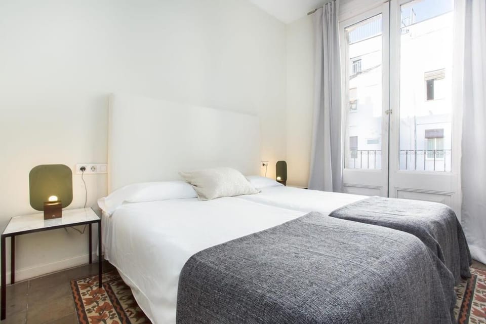 The Collection Barcelona - 4 bedroom apartment with a balcony in Las Ramblas 2 2 Apartment in Barcelona