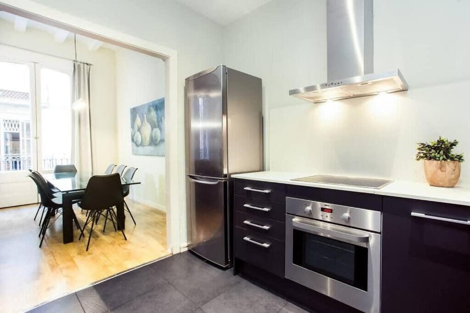 The Collection Barcelona - Bright and modern 4bedroom with terrace in Las Ramblas P2 Apartment in Barcelona