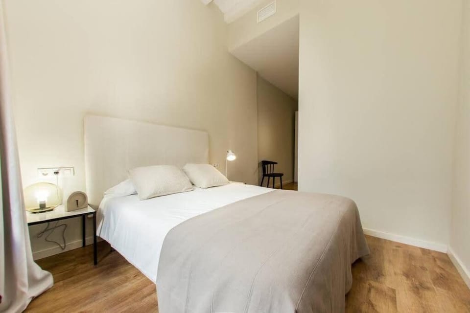The Collection Barcelona - Bright and modern 4bedroom with terrace in Las Ramblas P2 Apartment in Barcelona