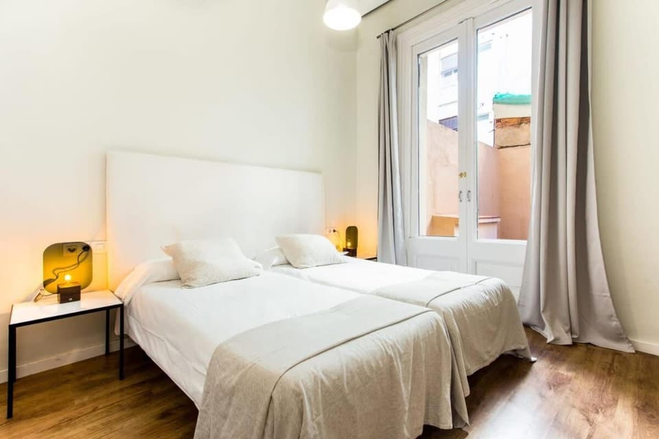 The Collection Barcelona - Bright and modern 4bedroom with terrace in Las Ramblas P1 Apartment in Barcelona