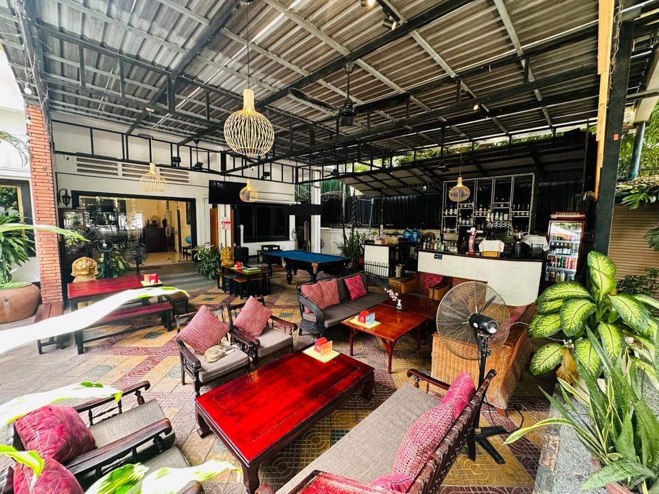 Property building, Restaurant/places to eat