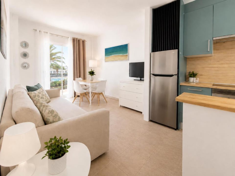 TV and multimedia, Living room, Swimming pool, kitchen