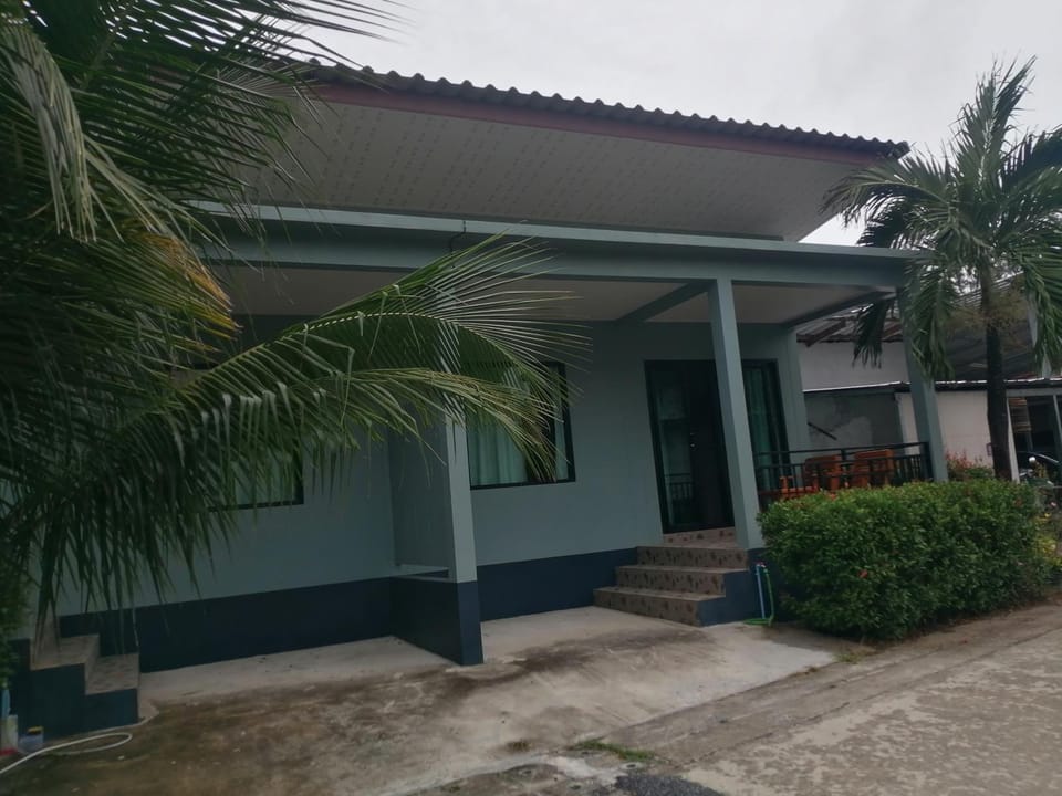 Na Na Twinhouse House in Choeng Thale