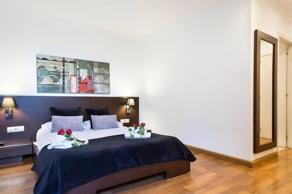 The Collection Barcelona - Central and Elegant 4 Bedroom by Placa Catalunya Apartment in Barcelona