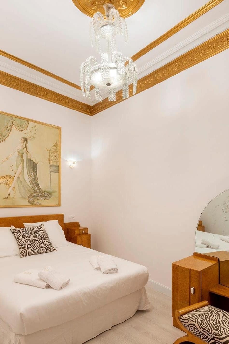 The Collection Barcelona - Placa Catalunya V Charming and Exquisite 5Bd Apartment with Large Balcony Apartment in Barcelona