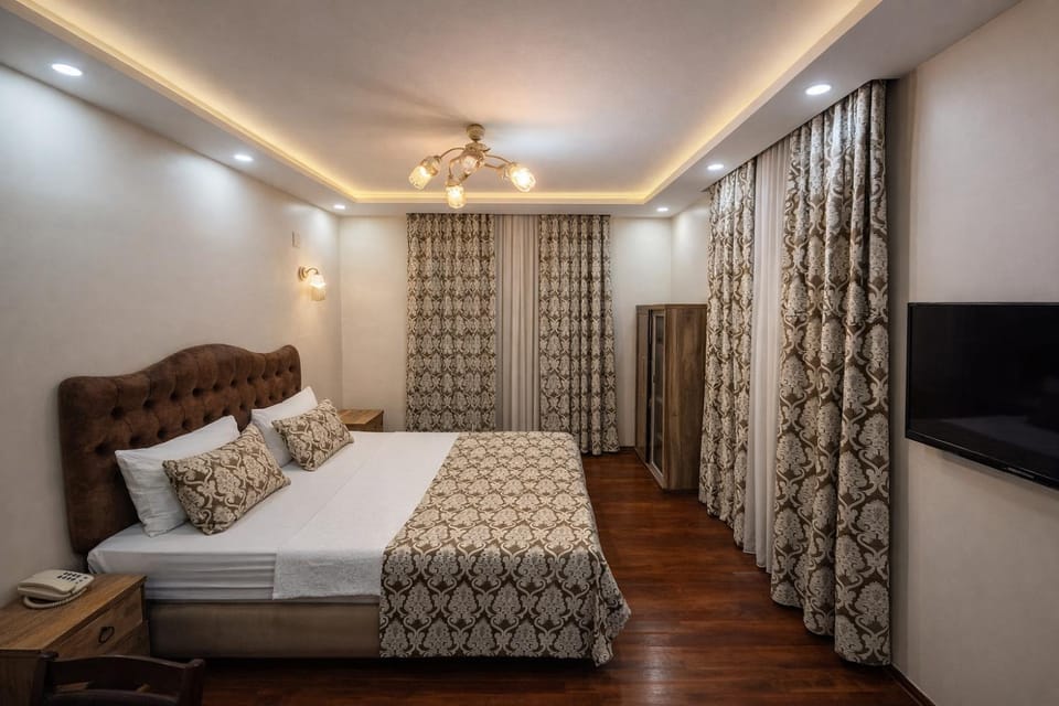 Bed, Photo of the whole room, Bedroom, Family