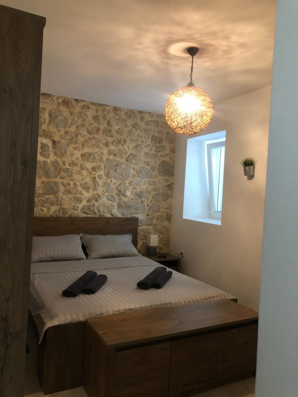 Bed, Bedroom, towels
