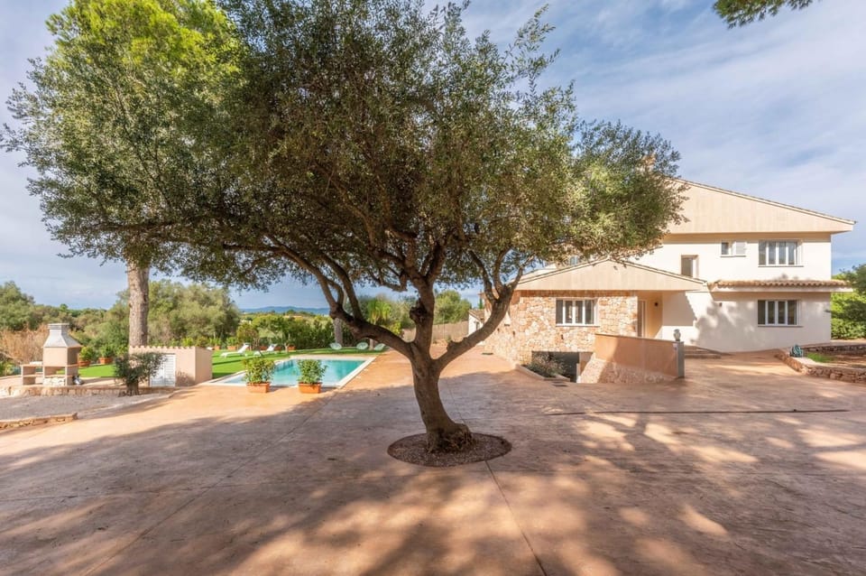 Property building, Spring, Day, Garden, Balcony/Terrace, Garden view, Pool view, Swimming pool, Parking, sunbed