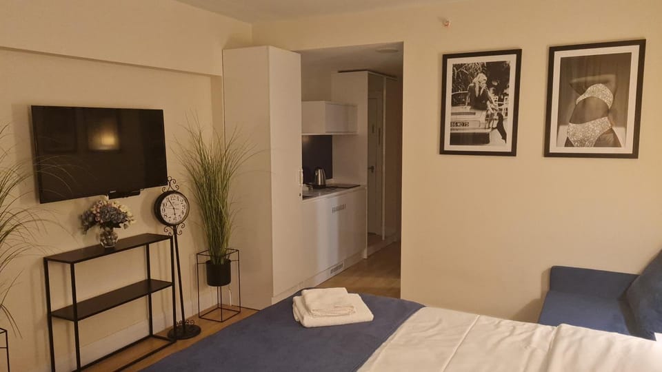 Communal lounge/ TV room, TV and multimedia, Photo of the whole room