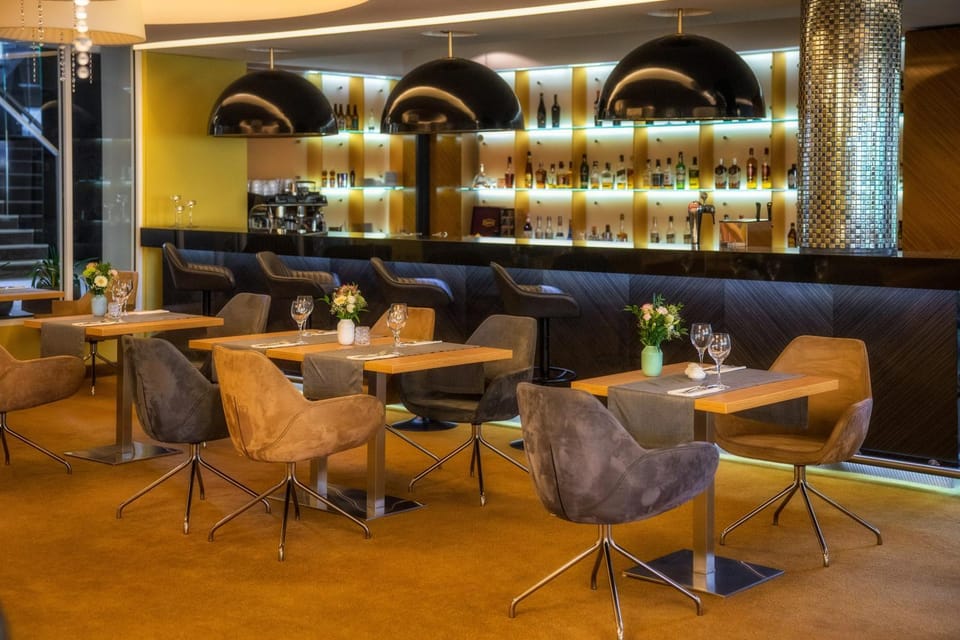 Lounge or bar, Lounge or bar