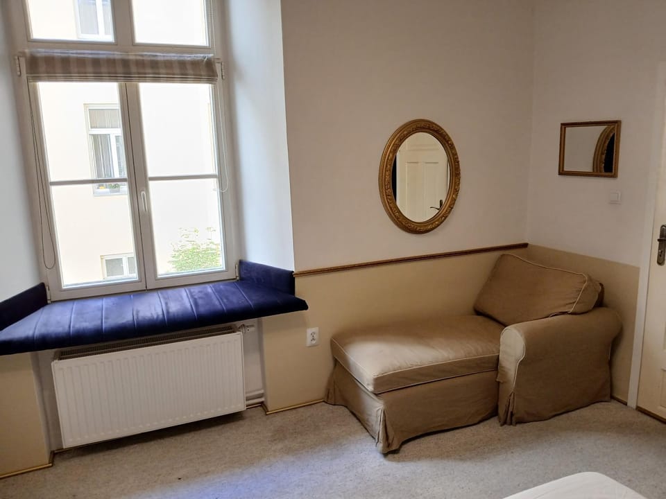 EXCLUSIVE USE 80m2 2BR 1 Living 4 Guests City Center Quiet Courtyard Koszyki Apartments Apartment in Warsaw