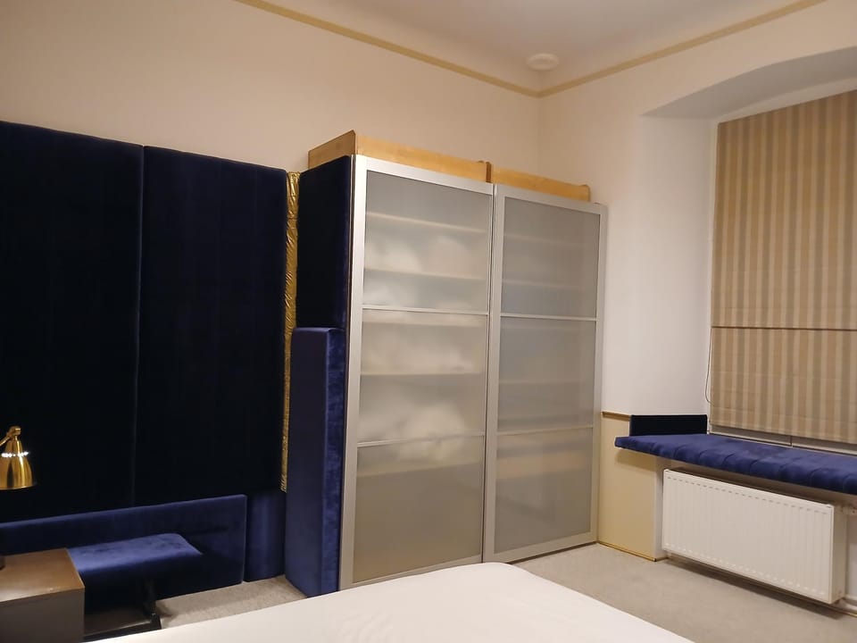 EXCLUSIVE USE 80m2 2BR 1 Living 4 Guests City Center Quiet Courtyard Koszyki Apartments Apartment in Warsaw