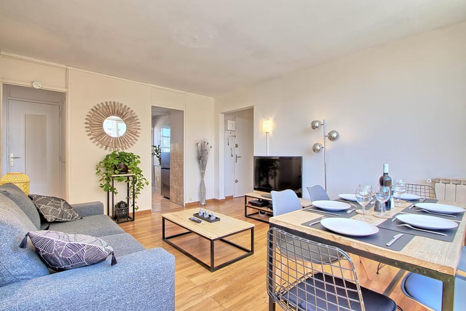 Beau T4 traversant avec superbe emplacement Apartment in Toulon