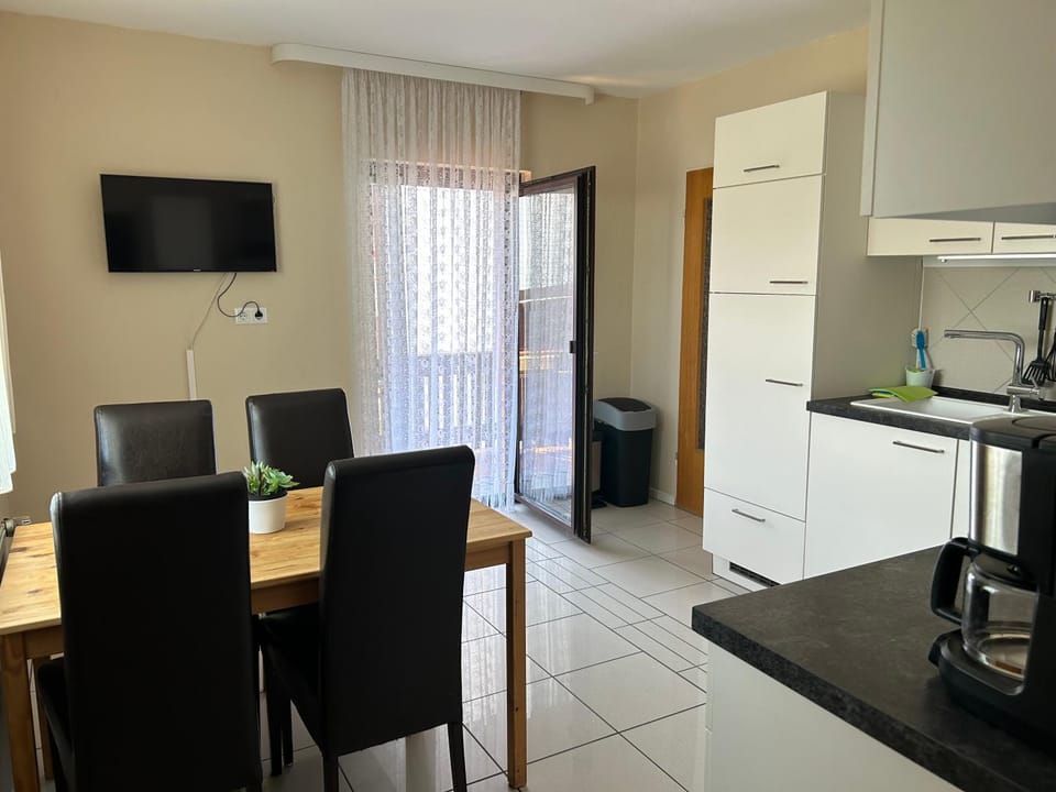 Dining area, kitchen