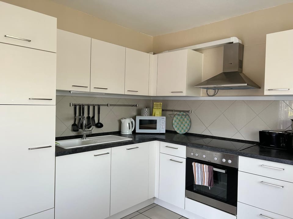 Coffee/tea facilities, Kitchen or kitchenette, kitchen