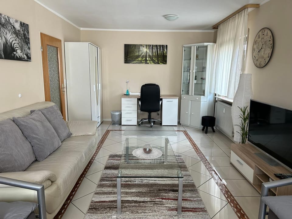 Communal lounge/ TV room, TV and multimedia, Living room, Seating area