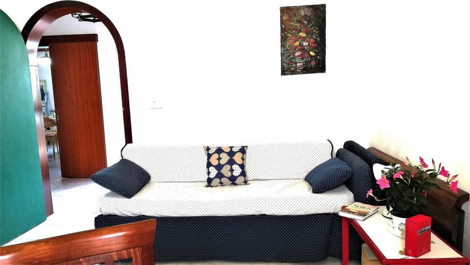 Bed, Living room