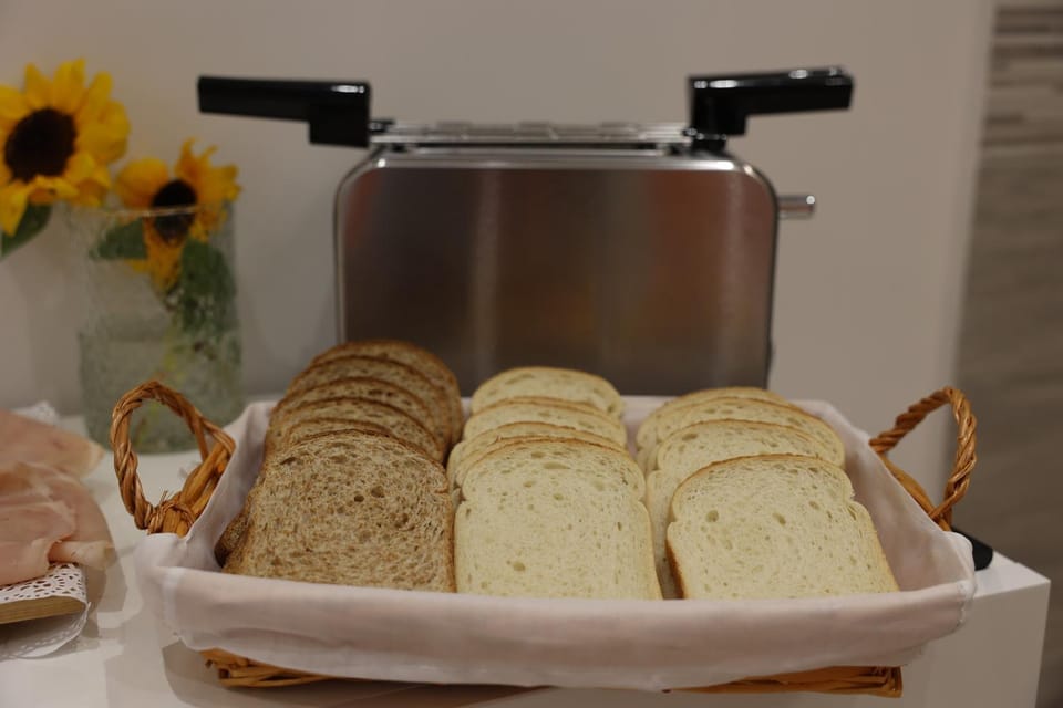 Food and drinks, toaster