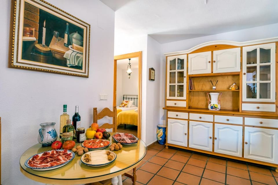 Living room, Food and drinks