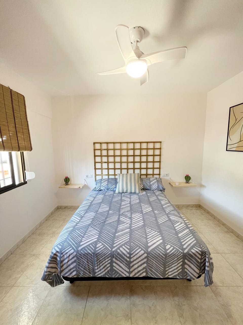 Bedroom, fireplace