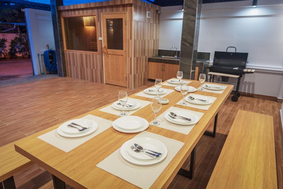 Restaurant/places to eat, BBQ facilities, Sauna, Dining area, stove