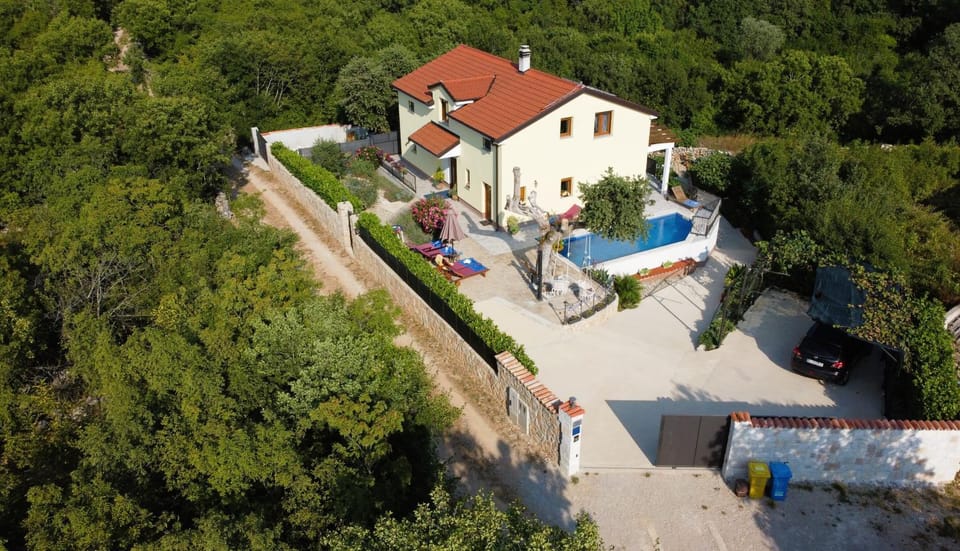 Property building, Day, Natural landscape, Garden, Garden view, Pool view