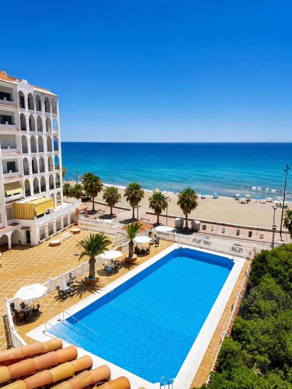 Beachfront Heaven Apartment - Carvajal Beach Apartment in Fuengirola