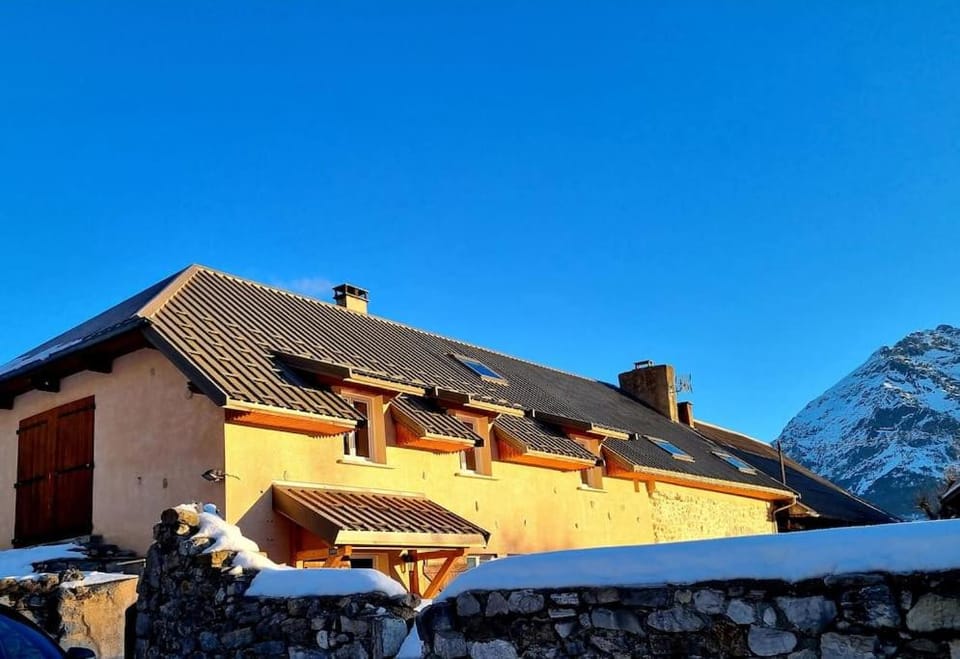 Property building, Day, Natural landscape, Winter, Mountain view