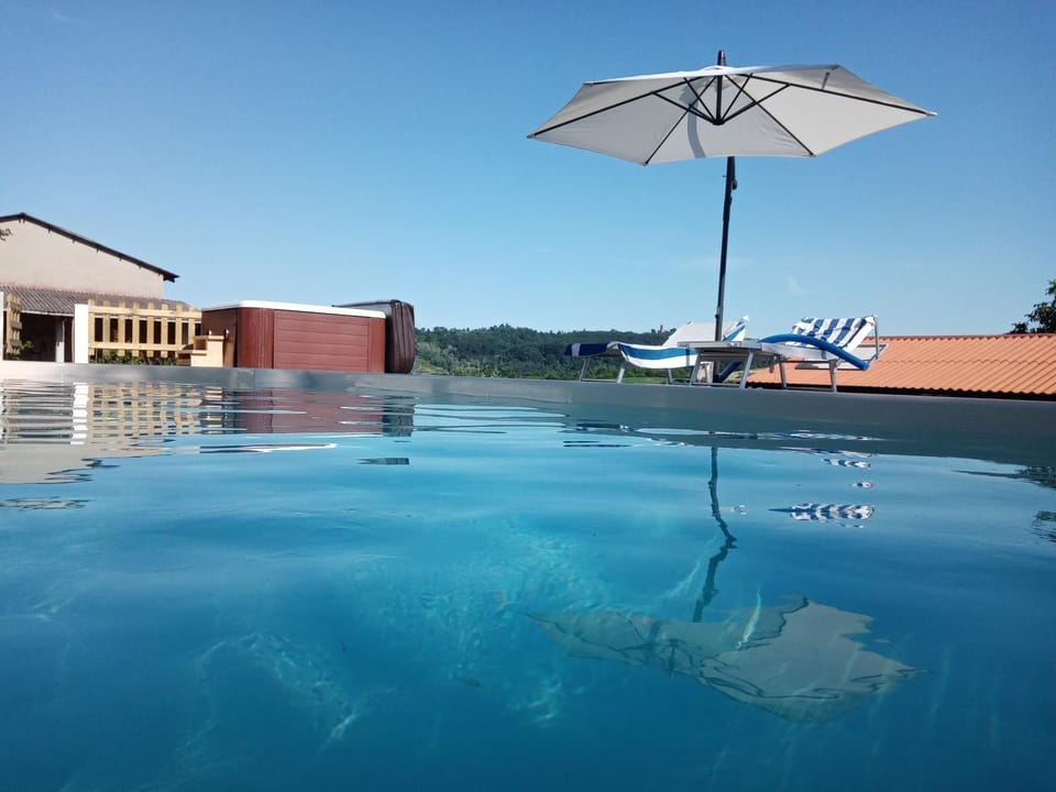 Hot Tub, Swimming pool