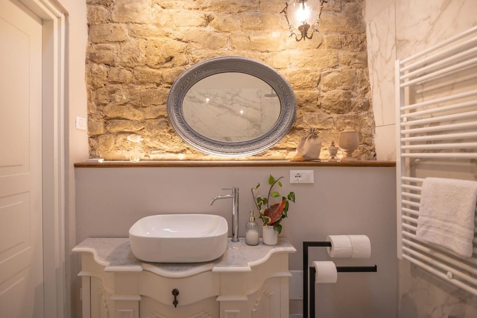 Hot Tub, Bathroom