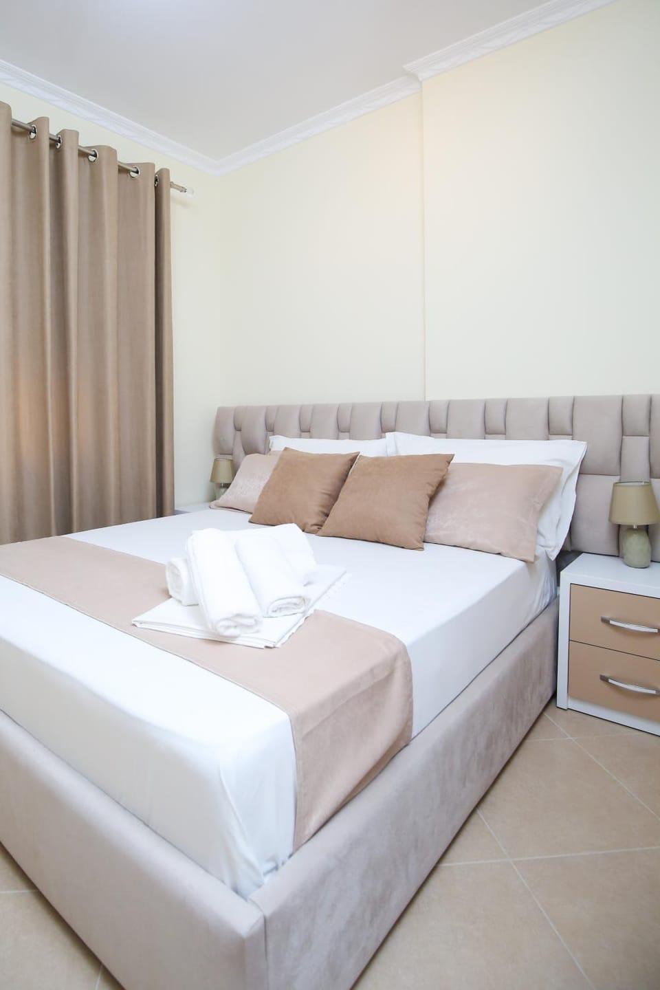 Photo of the whole room, Bedroom