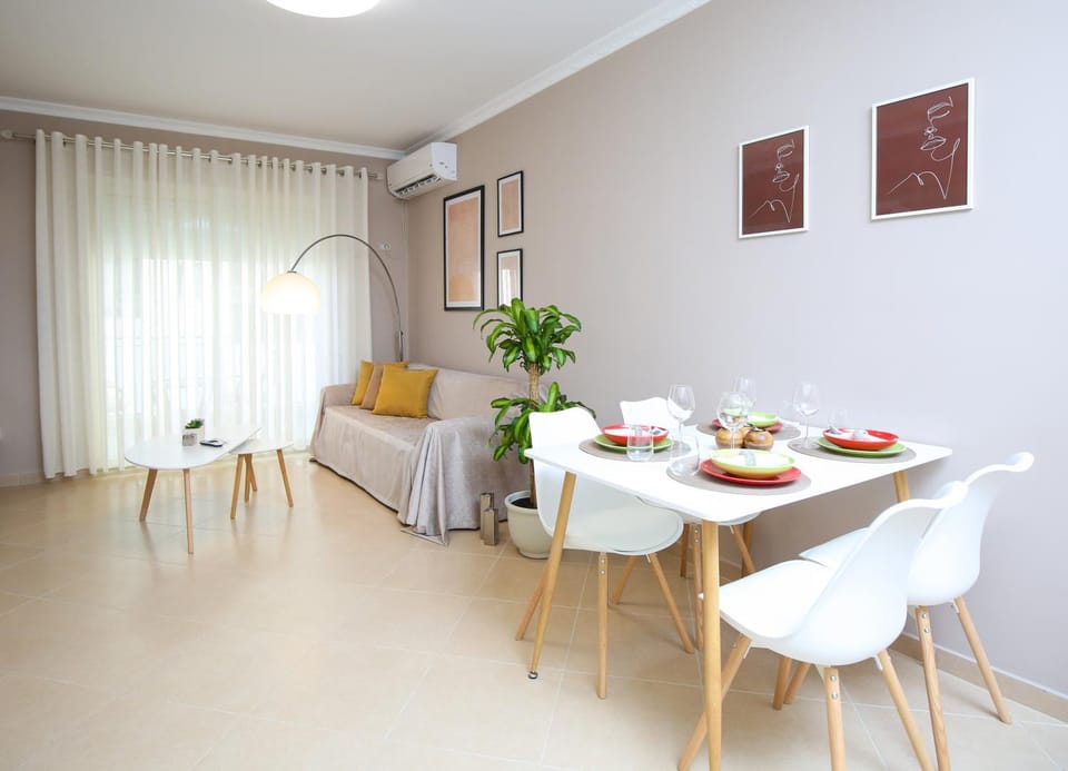 Living room, Dining area