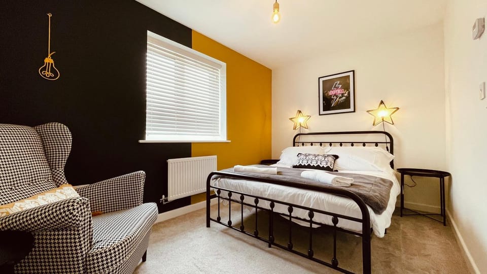 Bed, Photo of the whole room, Bedroom