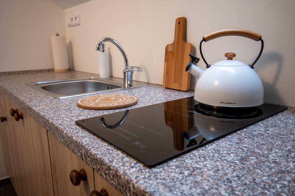 Coffee/tea facilities, Kitchen or kitchenette