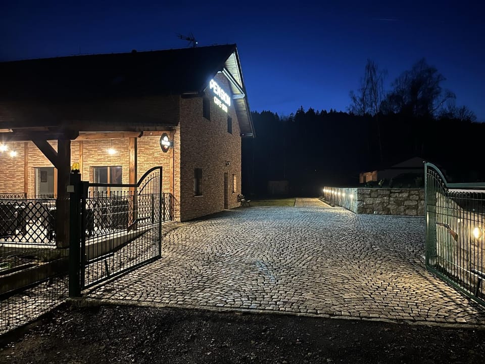 Coffee/tea facilities, Quiet street view