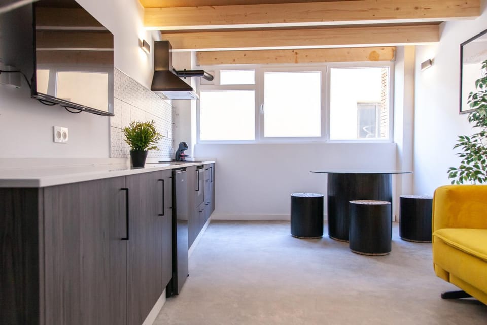 TV and multimedia, Coffee/tea facilities, Kitchen or kitchenette, Living room, minibar
