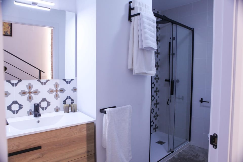 Shower, Bathroom, towels