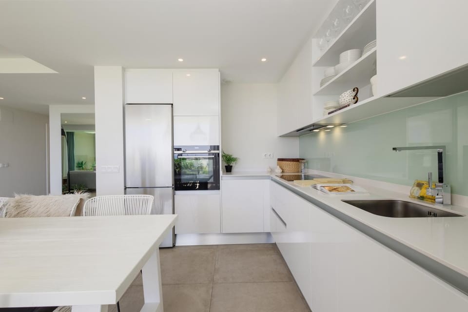 Kitchen or kitchenette, Dining area, oven, pet friendly, stove