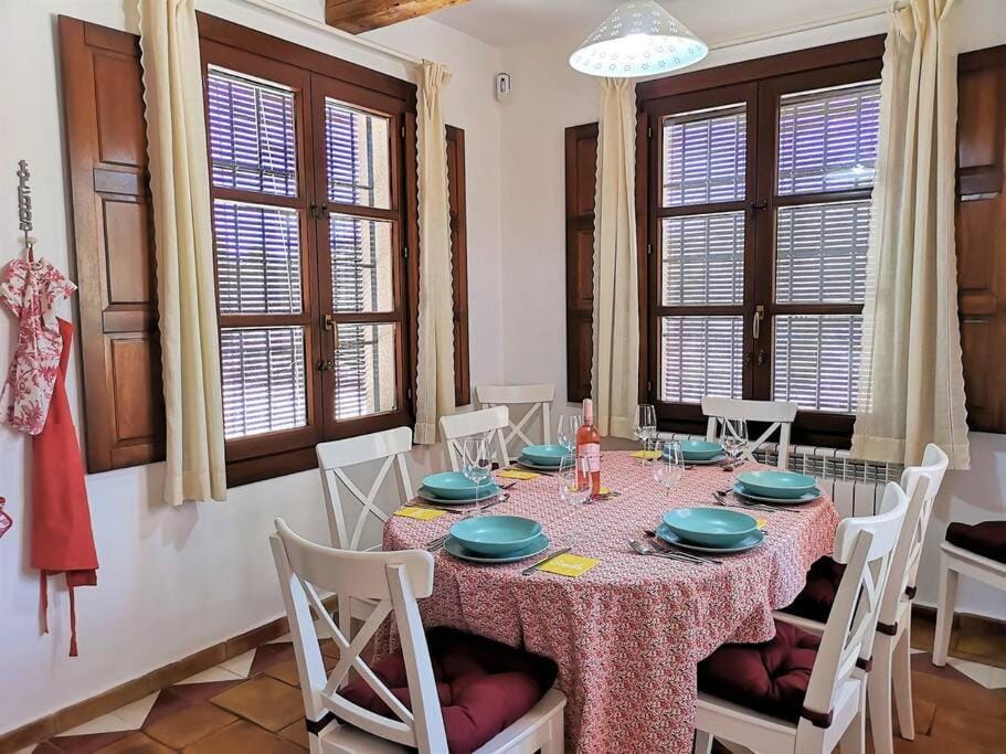 Restaurant/places to eat, Dining area, Breakfast