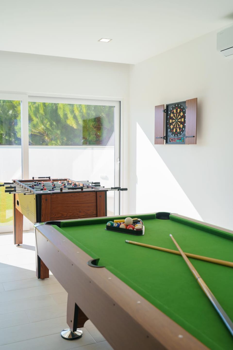 Billiard, Billiard, Darts, Game Room