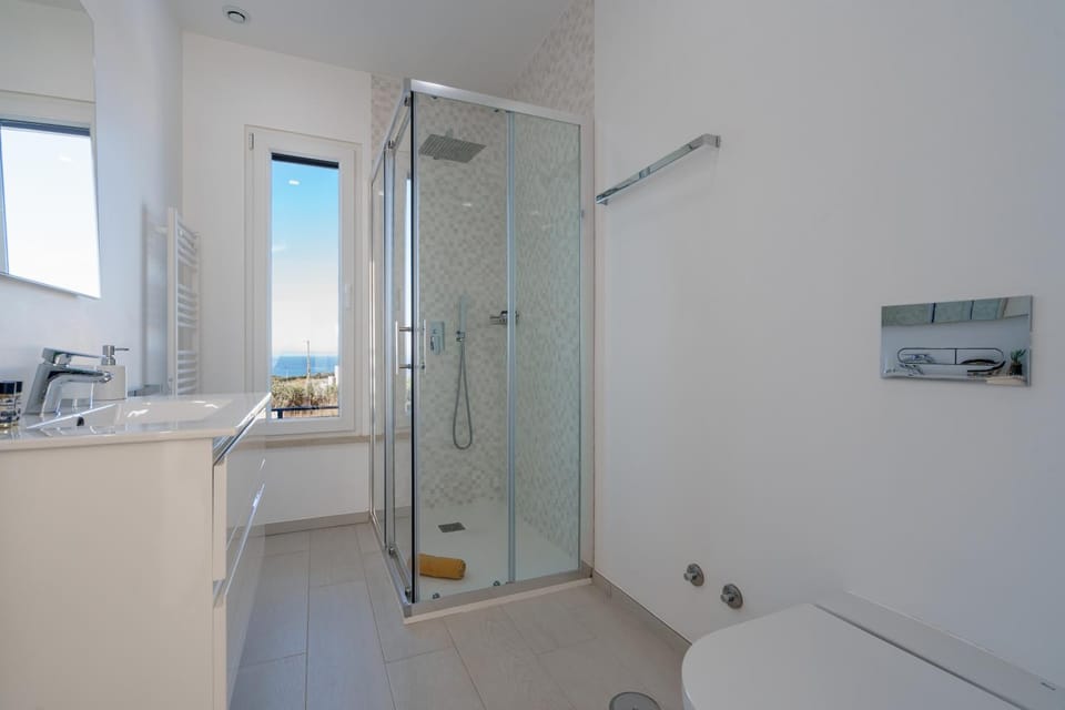Shower, Toilet