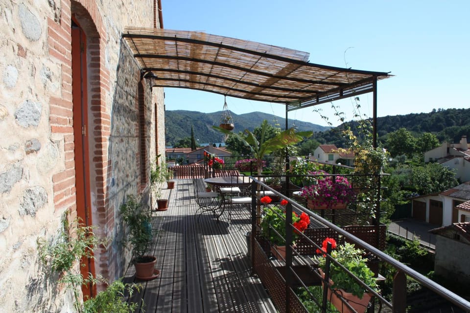 Patio, Day, Breakfast, Parking