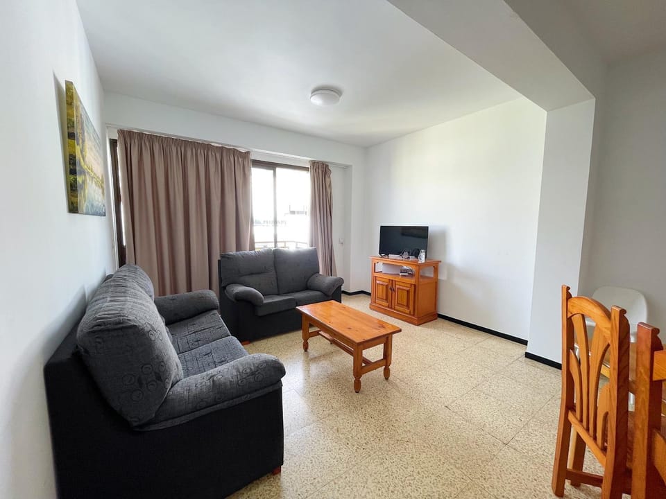 Communal lounge/ TV room, TV and multimedia, Living room, Evening entertainment