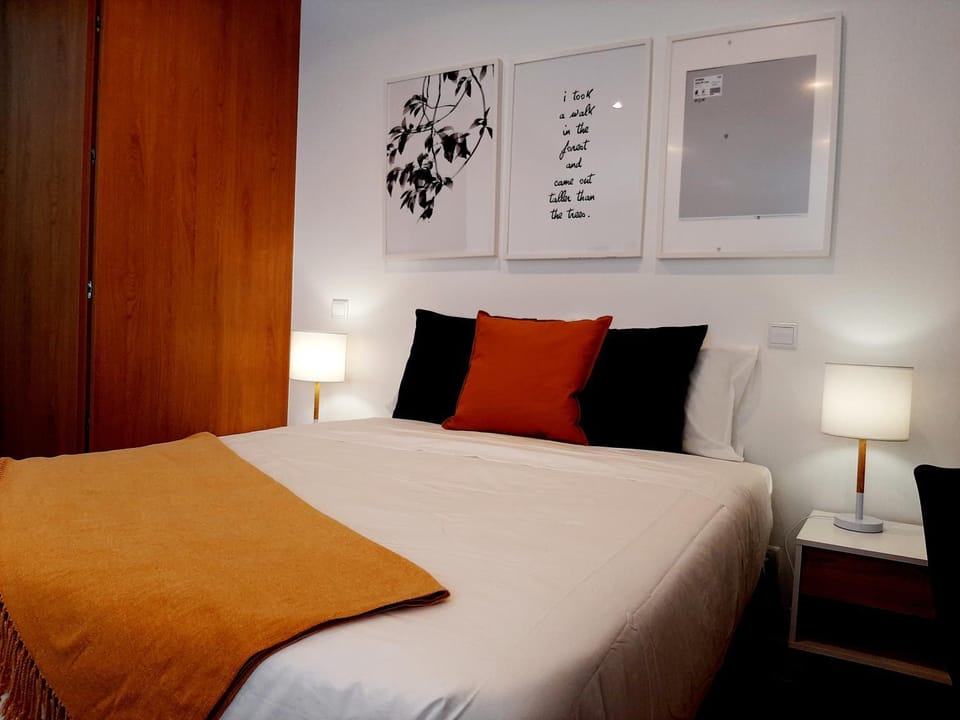 Bed, Photo of the whole room, Decorative detail, Bedroom