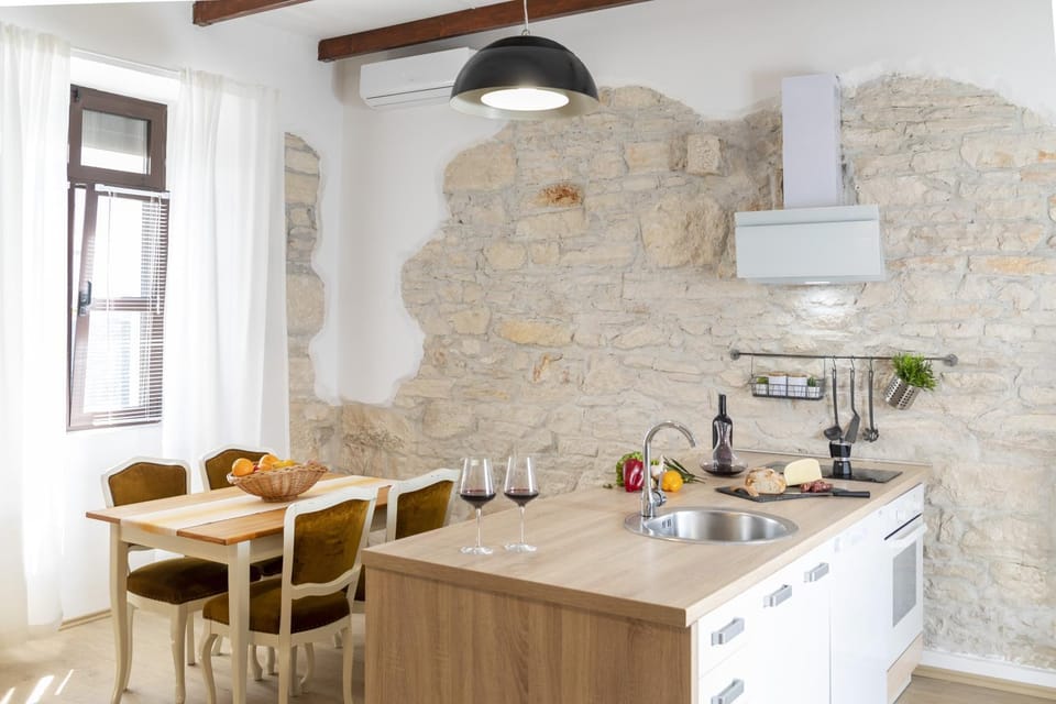 Kitchen or kitchenette, kitchen