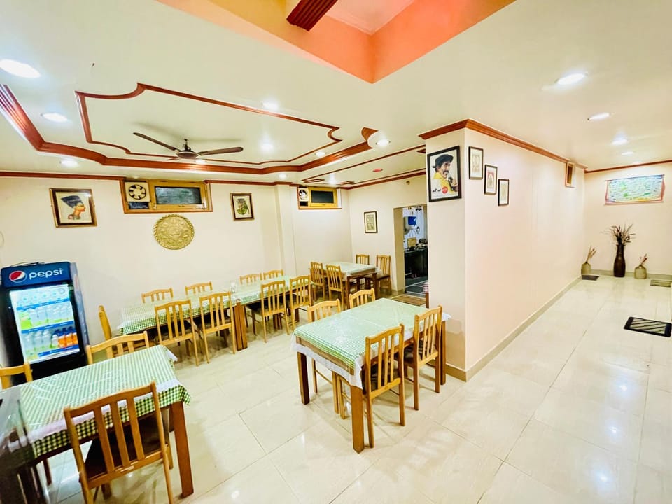 Restaurant/places to eat, Seating area