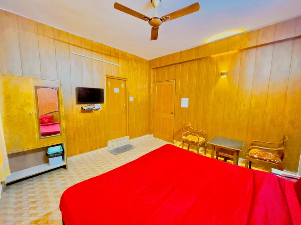 Bed, Photo of the whole room, Decorative detail, Bedroom, fireplace, wardrobe